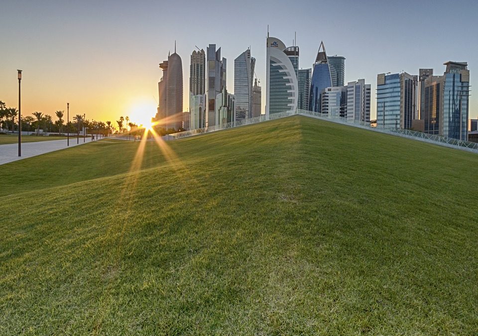 كيف تحمي نفسك من ضربة الشمس في قطر
